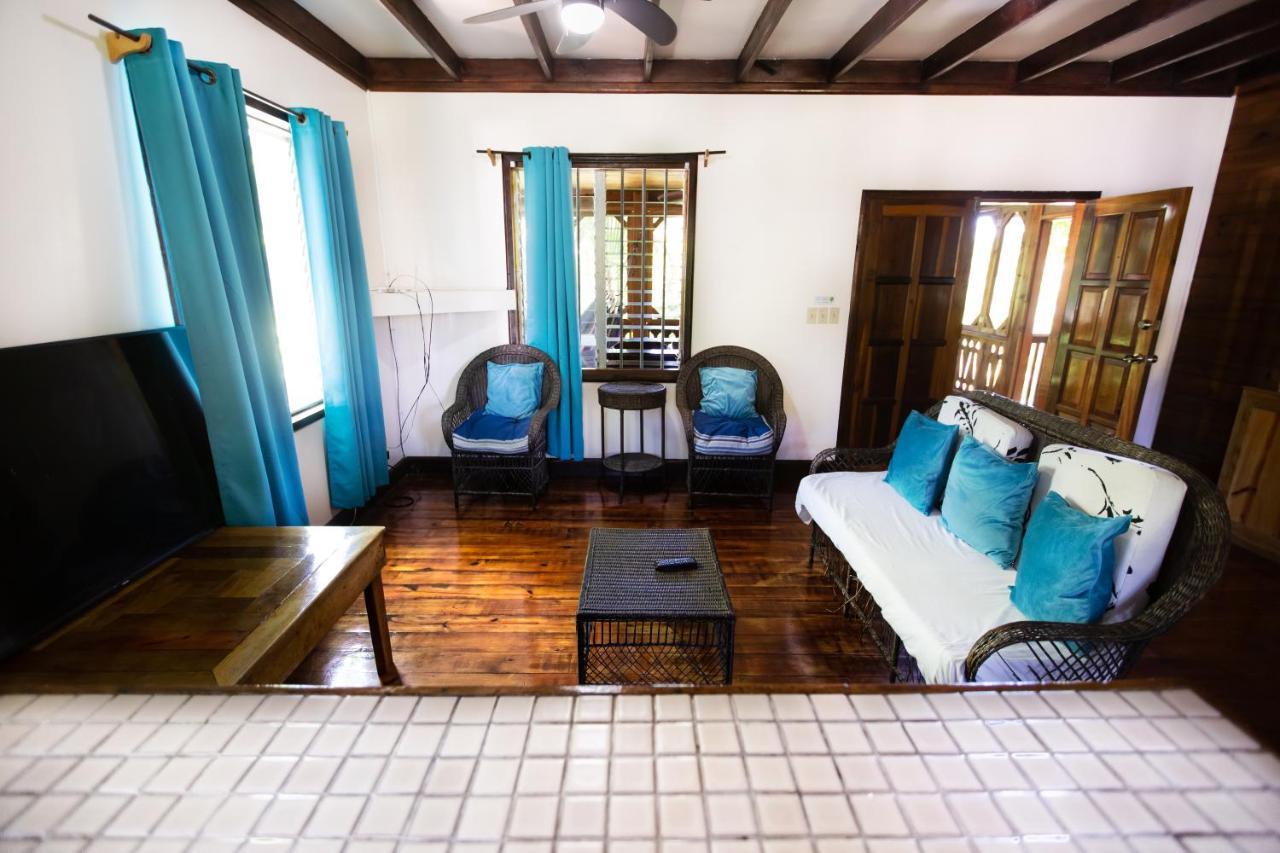 Mango Inn Resort Утіла Екстер'єр фото